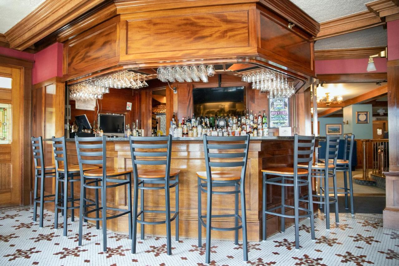 Winthrop Arms Hotel Restaurant Logan Airport Экстерьер фото